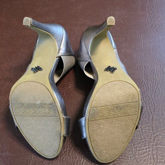 Comfy Shoes That Go with Everything! - Picture 8 of 9